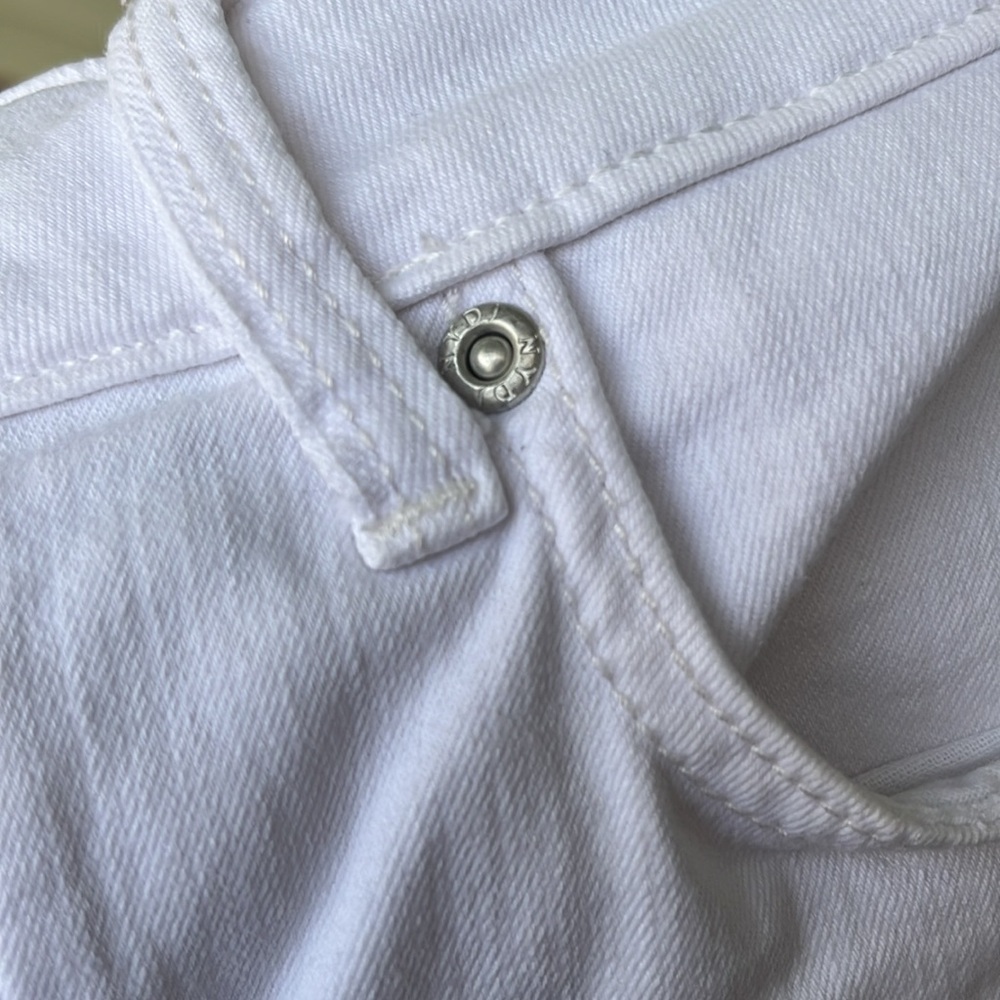 EUC NYDJ white denim Marilyn Straight capris - Picture 15 of 15